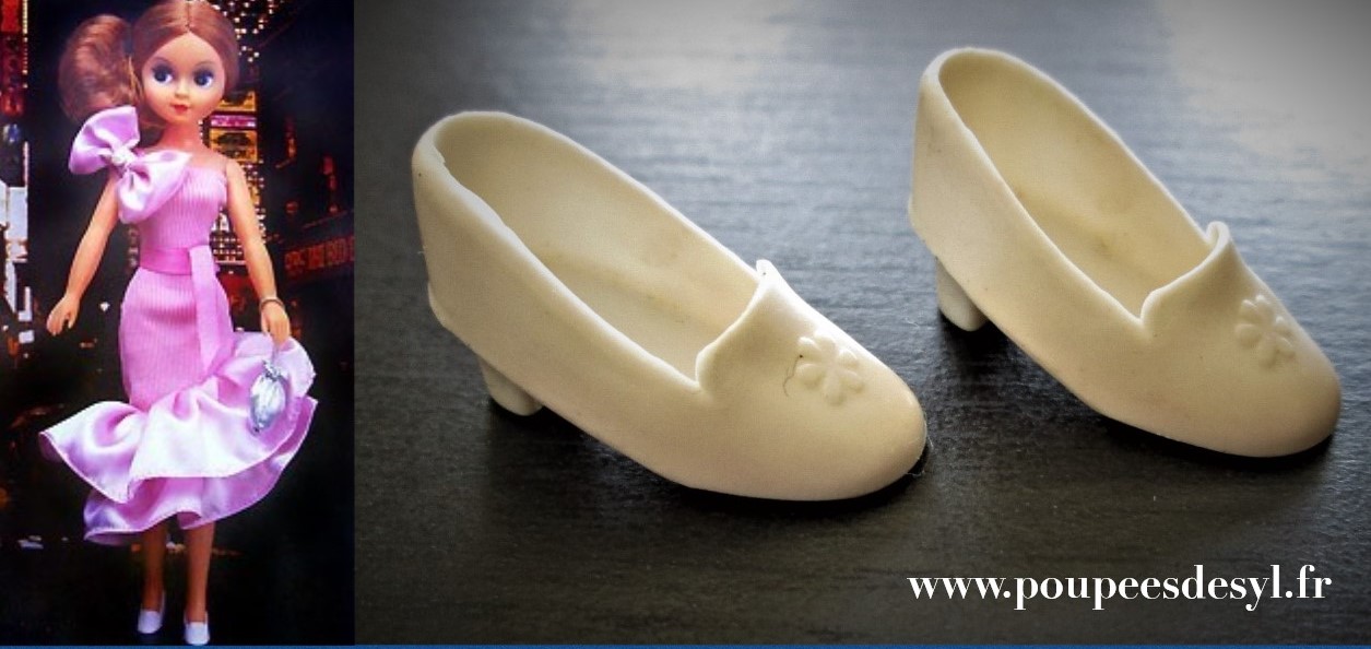 FLEUR OTTO SIMON – paire de chaussures blanches white shoes