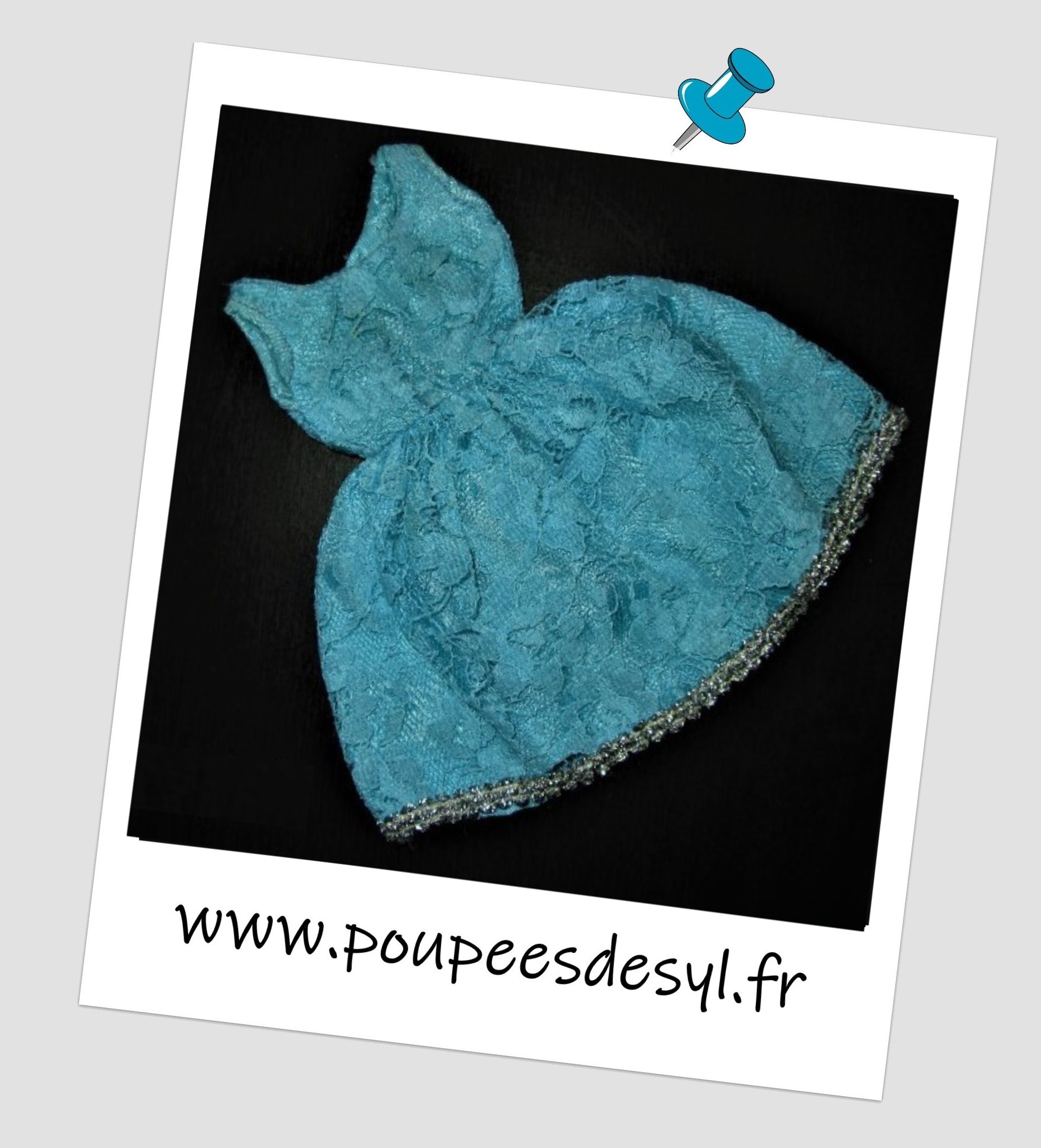 TRESSY BELLA – Superbe robe bleue dentelle dress – variante REVEUSE ???